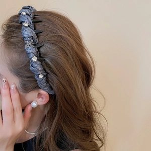 Detail of grey-blue woven fabric headband with rhinestones and fixing teeth design