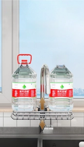 Dettaglio del portaoggetti in acciaio inox per rubinetto con prova di carico elevato