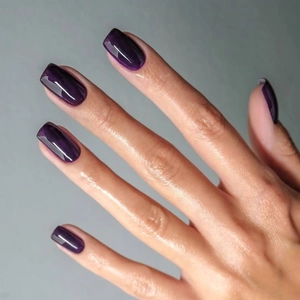 Uñas postizas cuadradas medianas de color morado brillante para mujer con acabado elegante