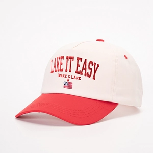 Cappellino da baseball bicolore con ricamo LAKE IT EASY e visiera rossa in cotone