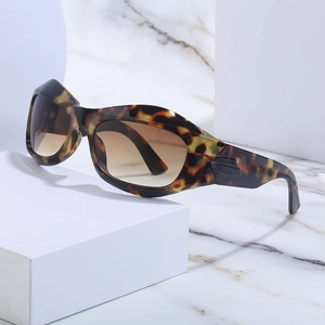 Retro Y2K punk sports sunglasses with leopard print frame and brown gradient lenses