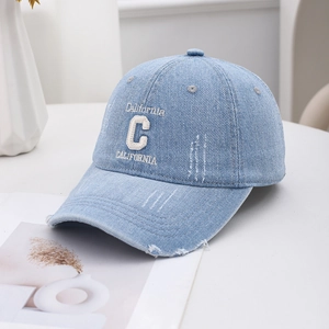 Unisex hellblaue gewaschene Denim-Baseballkappe mit California-Stickerei und Used-Look