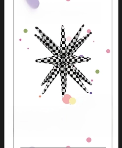 Détail d'un ballon étoile éclatée de 22 pouces avec motif à carreaux noir et blanc pour fête
