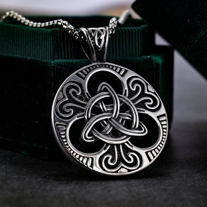 Vintage Celtic Knot circular necklace in antique silver on green velvet jewelry box