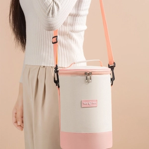 Cylindrical insulated lunch bag with adjustable shoulder strap and Tasty Food patch