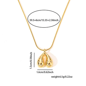Dettaglio della collana con pendente a cuore placcato oro con dimensioni e peso