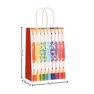 Vue détaillée du sac cadeau Back to School 21x15x8cm avec motif de crayons de couleur