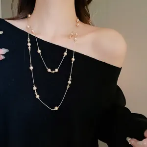 Collier multicouche en perles françaises avec cristaux et chaîne dorée femme