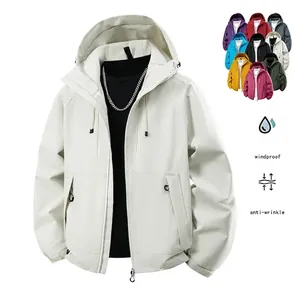 Veste outdoor coupe-vent blanc cassé avec capuche, fermetures étanches et coloris variés