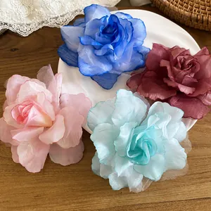 Lot de quatre pinces à cheveux fleurs en organza colorées pour femmes style resort