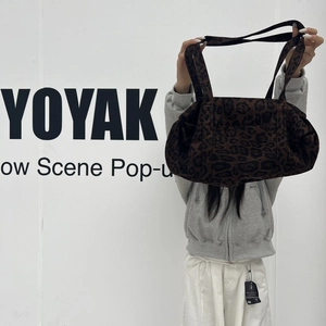 Borsa tote con stampa leopardata in finta pelle scamosciata con tracolla stile retrò