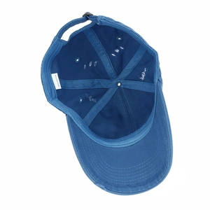 Detail view of the 100% cotton inner structure and adjustable strap of navy baseball cap
