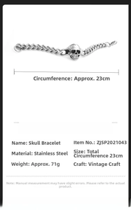 Detail view of retro stainless steel skull chain bracelet with 23cm length and 71g weight