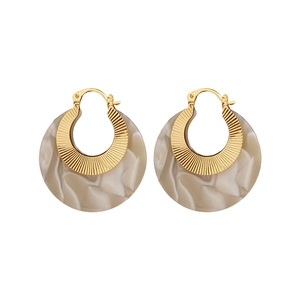Fashionable round acetic acid marble pendant earrings with gold radial textured metal accent