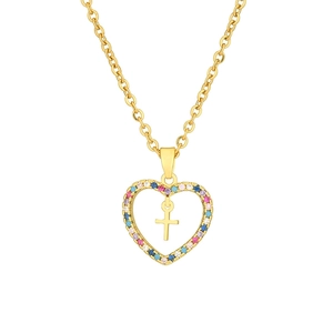 Détail d'un pendentif cœur doré avec zircons colorés et une petite croix centrale