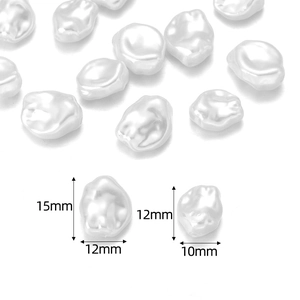 Macro detail of white baroque triangle pearl beads with size measurements in millimeters