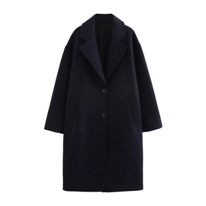 Manteau long classique en laine bleu foncé avec col à revers et boutons élégants