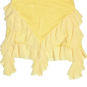 Détail de volants jaunes en dentelle et mesh sur une robe bustier dos nu