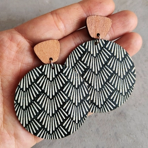 Vintage round wooden earrings with black and white scalloped patterns in bohemian style