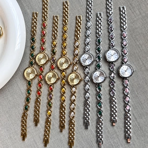 Lot de montres quartz de luxe pour femmes avec bracelets gourmettes ornés de pierres fines