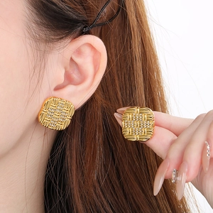 Elegant 18K gold-plated square earrings with woven texture and sparkling crystals
