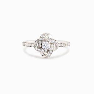 Elegant S925 sterling silver four-leaf clover ring with sparkling zircon stones