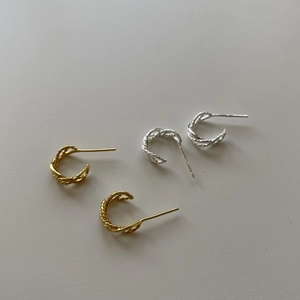 S925 silver C-shaped twisted rope stud earrings set in gold and silver finish