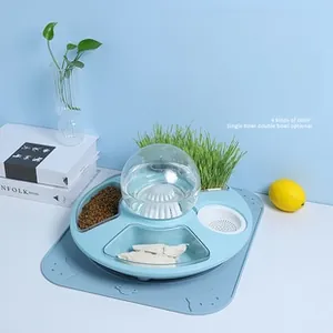 Détail macro de la mangeoire multifonction pour animaux avec réservoir d'eau et bol