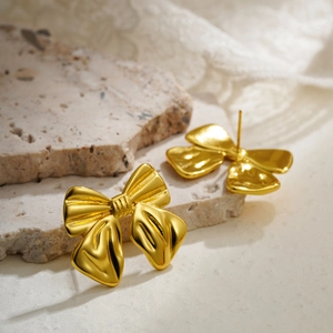 Elegant 18K gold-plated bow-shaped stud earrings with a polished metallic finish