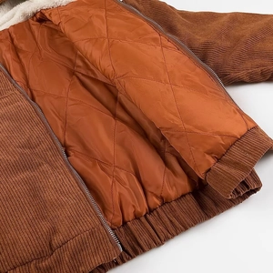 Braune Vintage-Cordjacke mit Steppfutter und Rippbündchen in der Flachbild-Ansicht