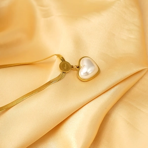 Collana Con Pendente A Cuore Acciaio Inossidabile Placcato Oro 18K Perla Artificial Sintetica Catena A Serpente Gioielli Per Donna