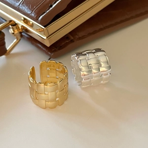 Adjustable woven texture open rings in gold and silver finish with minimalist style