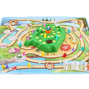 Jeu de société piège tortue et lièvre avec pions colorés, cartes et colline verte