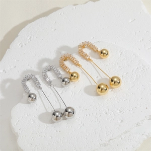 Boucles d'oreilles chics en U avec zircons scintillants aux finitions or et argent