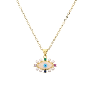 Collier doré avec pendentif œil de protection, zircons colorés et perles élégantes