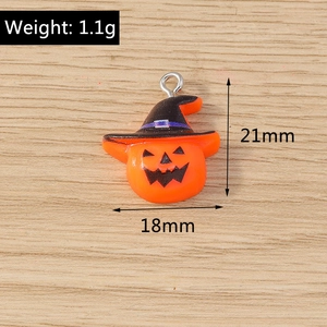 Detail of Halloween pumpkin wizard hat pendant with dimensions 21mm by 18mm and 1.1g weight