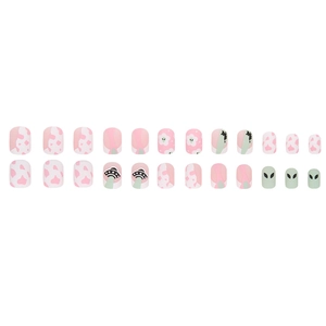 Kurze matte Kunstnägel in Rosa und Weiß mit Kuhmuster und Alien-Design-Motiven