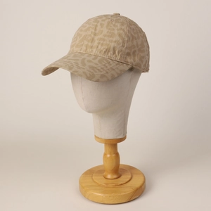 Quick-dry leopard print baseball cap in khaki with six-panel structure on a stand