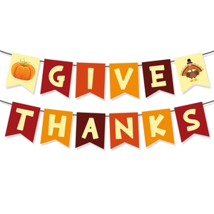 Dettaglio dello striscione GIVE THANKS con motivi di tacchino e zucca per il Ringraziamento