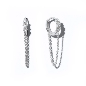 Orecchini a cerchio in argento S925 con zirconi e lunghe nappe a catena delicate