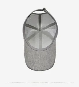 Structure interne de la casquette grise montrant le filet respirant et la sangle