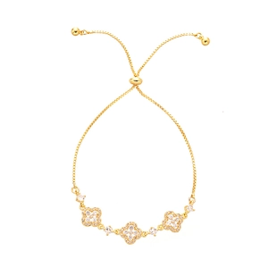 Bracelet trèfle plaqué or élégant avec zircons blancs et chaîne réglable coulissante