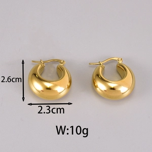 Vue détaillée des boucles d'oreilles créoles creuses plaquées or 18 carats avec dimensions