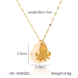 Detail of 18K gold octopus pendant with shell showing size 2.25x2.18cm and 4.9g weight
