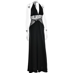Detailansicht des eleganten schwarzen Satinkleides mit transparentem Spitzeneinsatz