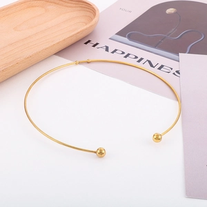 Collier ras du cou ouvert en forme de C en acier inoxydable doré avec embouts à billes