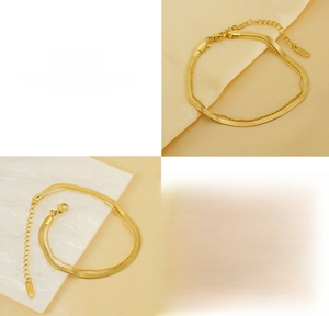 Detailansicht der zweilagigen Edelstahl-Fußkette mit Schlangen- und Perlenkette
