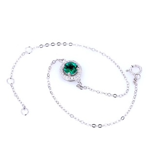 Detailed close-up of emerald silver bracelet with lobster clasp and adjustable chain