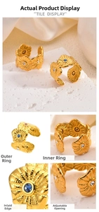 Détail d'une bague fleur dorée avec cristaux et anneau ouvert réglable de précision