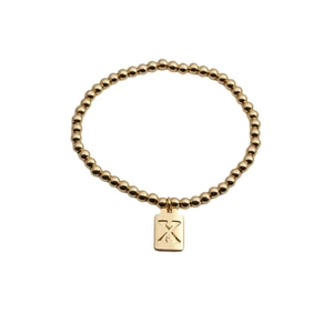 Bracelet élastique à billes dorées avec un pendentif carré gravé de la lettre X